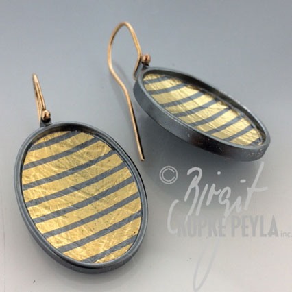 Oval striped earrings